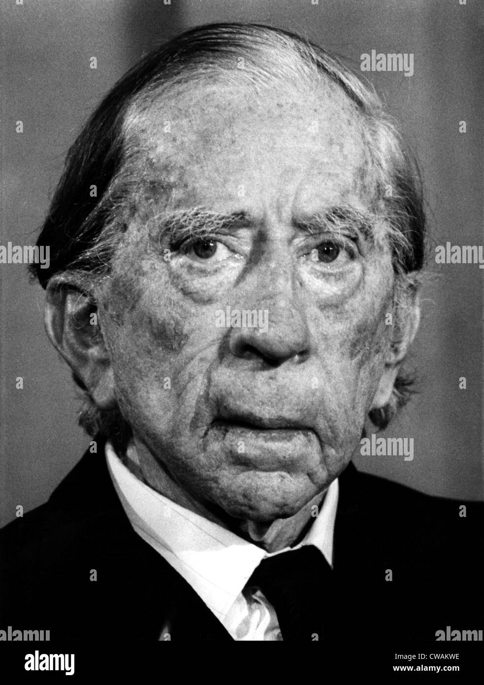 J. Paul Getty, 1974. Avec la permission de la CSU : Archives / Everett Collection Banque D'Images