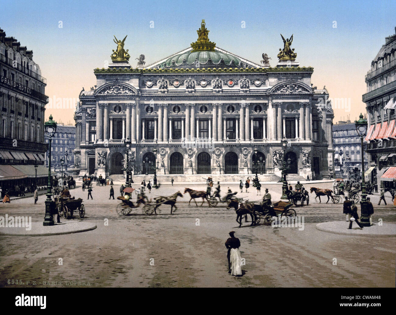 L'Opéra, Paris, France dans la dernière décennie du 19e siècle. Conçu par Charles Garnier, il abritait l'Opéra de Paris Banque D'Images