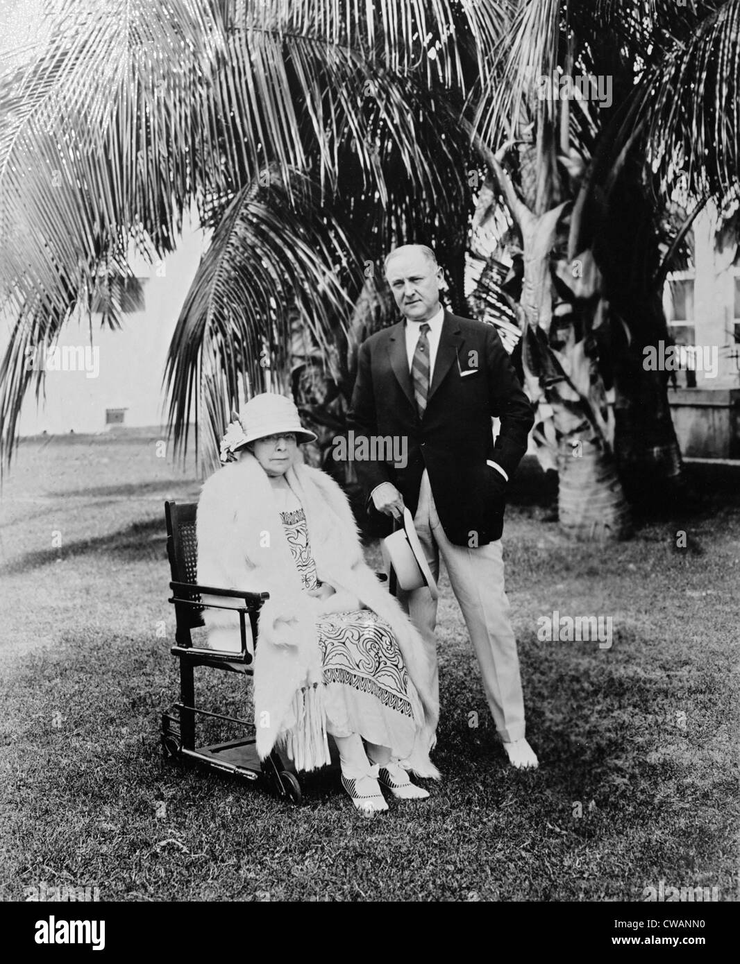 Harry M. Daugherty (1860-1941 ), avec sa femme en Floride, février 11,1924. Banque D'Images