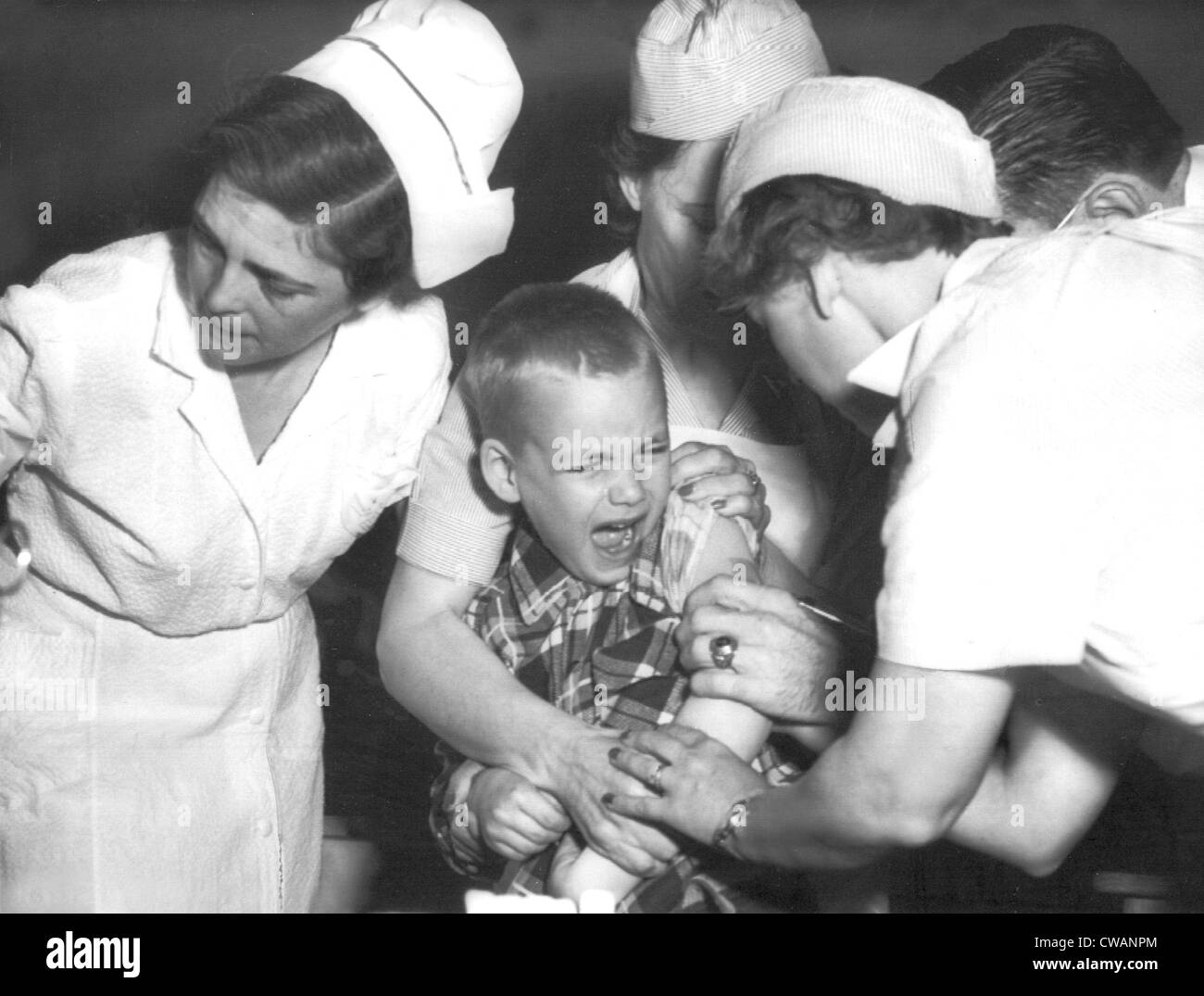 VACCINATIONS CONTRE LA POLIOMYÉLITE, Robert Henninger, 7 ans, McLean, VA, 1954. Avec la permission de la CSU : Archives / Everett Collection Banque D'Images