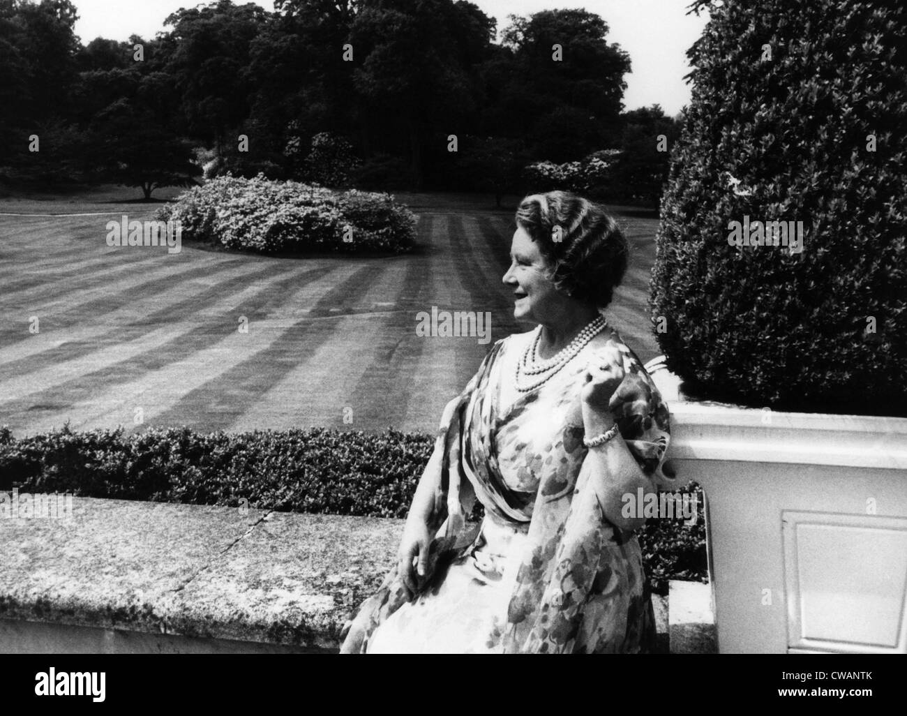 La reine Elizabeth (la reine mère), de Windsor, en Angleterre, en 1970.. Avec la permission de la CSU : Archives / Everett Collection Banque D'Images
