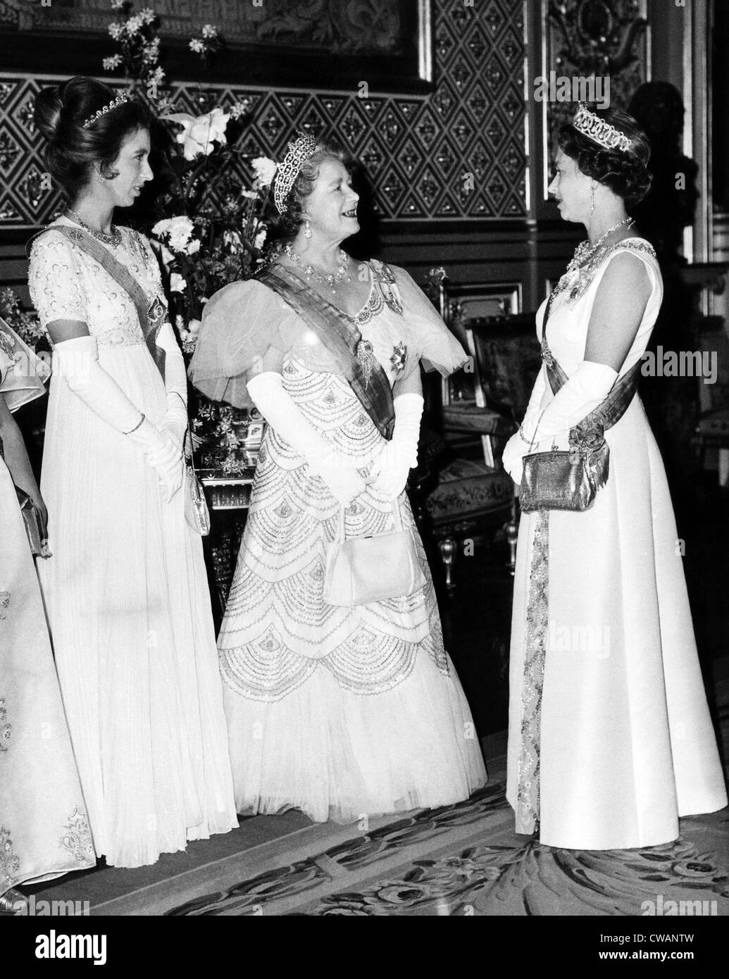 La princesse Anne, la reine Elizabeth (la reine mère), de la reine Elizabeth II, le château de Windsor, en Angleterre, en 1972.. Avec la permission des Archives / CSU : Banque D'Images