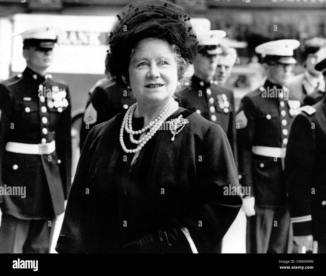 Reine Mère, assistant à l'Eisenhower Memorial Service à la Cathédrale St Paul à Londres, 1969. Avec la permission des Archives / CSU : Banque D'Images