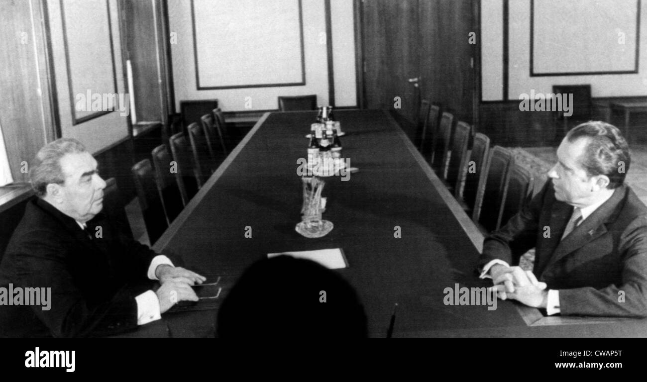 Le président Richard Nixon (à droite), rencontre avec le Secrétaire Général du Parti communiste soviétique, Leonid I. Brejnev (à gauche), Banque D'Images