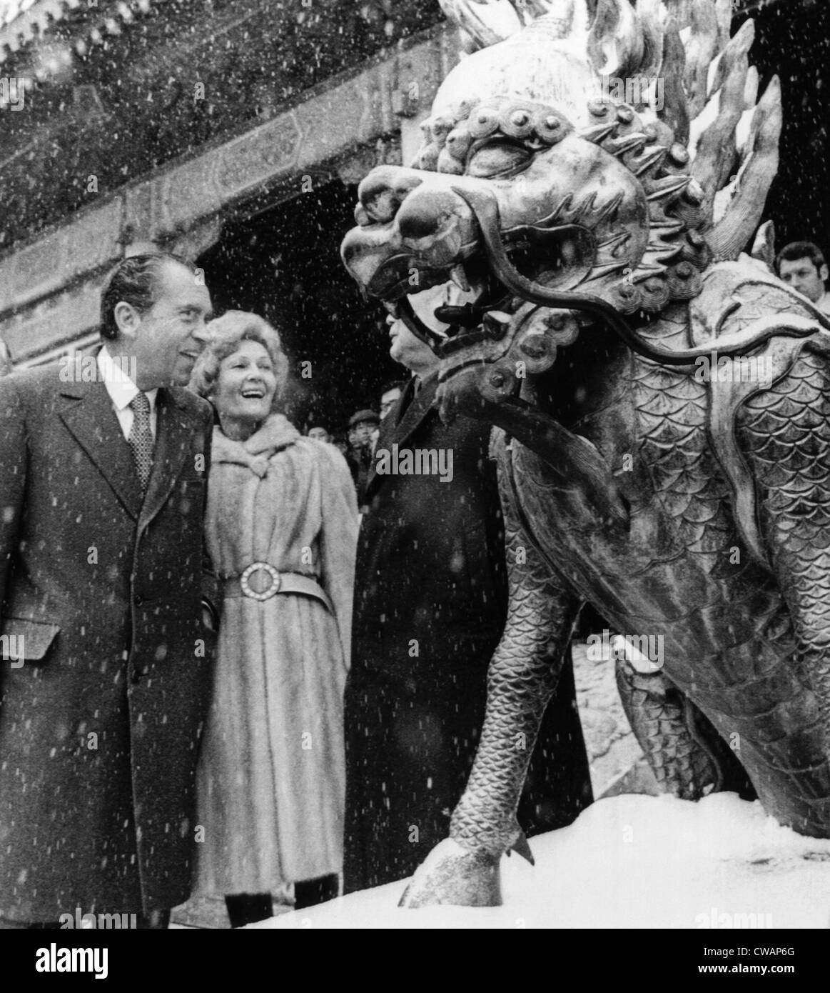 Le président américain Richard Nixon et de la Première Dame Pat Nixon, dans une visite de Pékin, Chine, le 25 février 1972.. Avec la permission des Archives / CSU : Banque D'Images