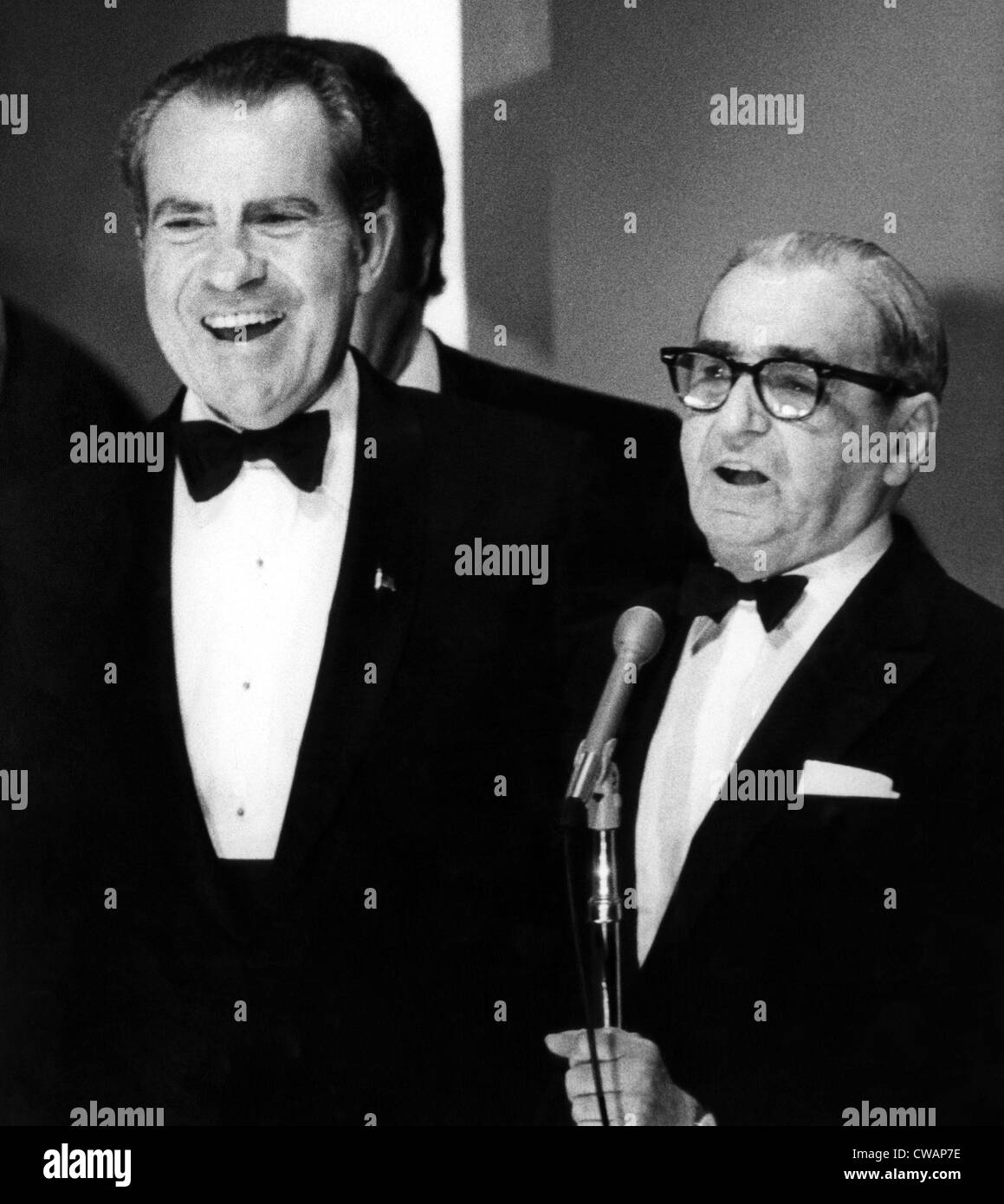 Le président américain Richard Nixon et le compositeur Irving Berlin, le chant "Dieu bénisse l'Amérique" au cours de la Maison Blanche pour gala Banque D'Images