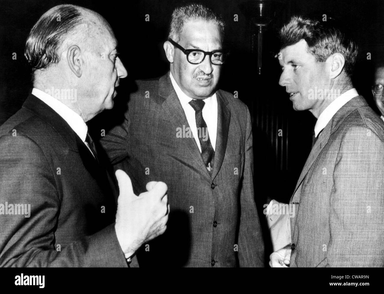 Jacob Javits, Thurgood Marshall, et Robert F. Kennedy, comme Marshall est assuré aux États-Unis comme confirmation de Solliciteur général. 29 juillet, Banque D'Images