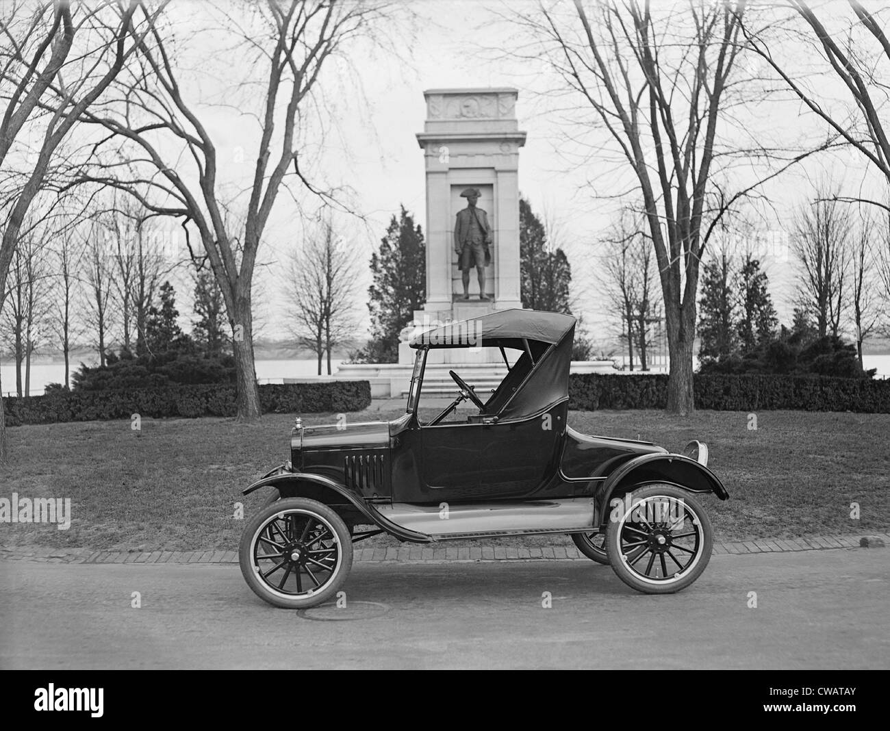 Ford Model T roadster, avec un seul siège et de la place que pour deux à trois personnes, en stationnement sur le Mall à Washington, D.C. 1925. Banque D'Images