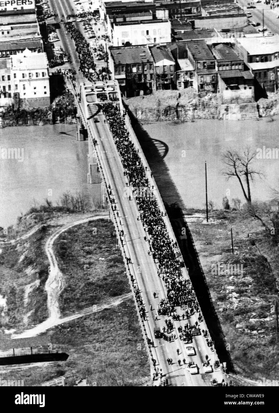 Les droits civils Mars (Selma à Montgomery Mars) plus de Pettus Bridge, Selma, Alabama, 03-21-1965.. Avec la permission des Archives / CSU : Banque D'Images