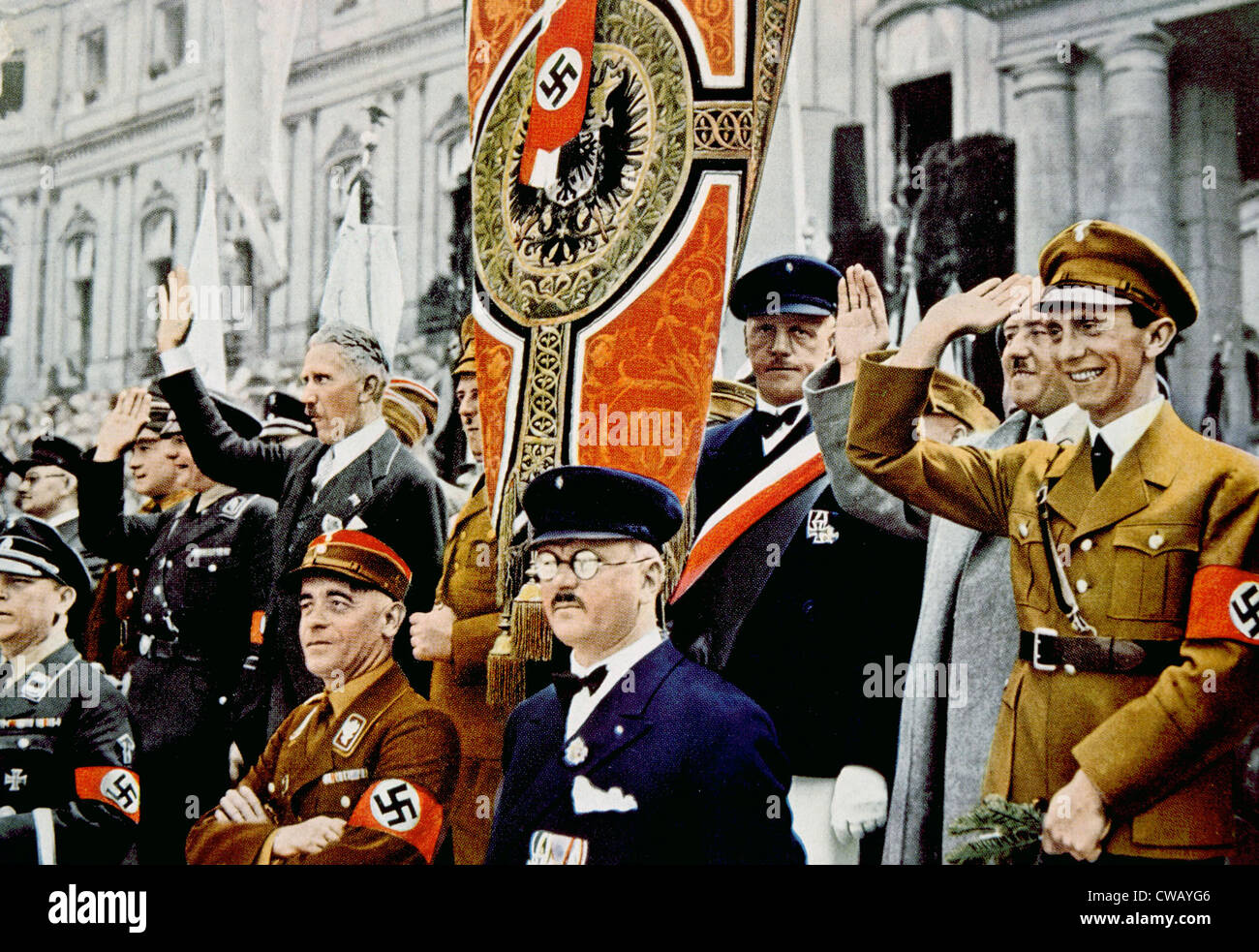 L'Allemagne nazie, Joseph Goebbels (à droite), lors d'une exposition de gymnastique à Stuttgart, en 1933. Banque D'Images
