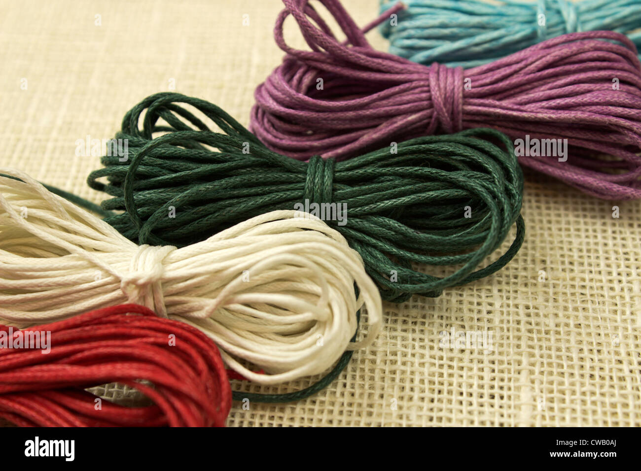 Belle image conceptuelle avec l'ensemble de cordes colorées Banque D'Images