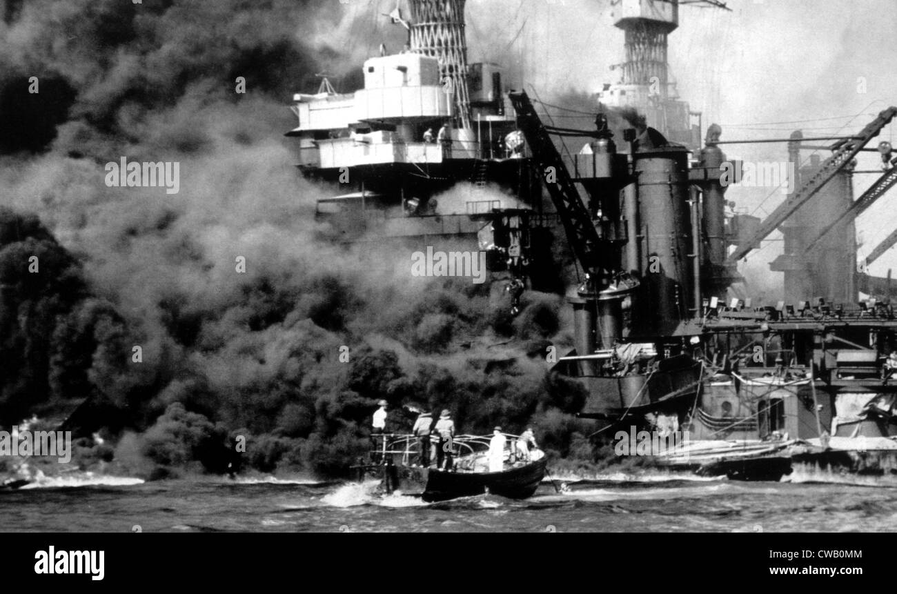 La Seconde Guerre mondiale, Pearl Harbor, Hawaï, la destruction de l'USS West Virginia, 7 décembre 1941, la Marine américaine photographie officielle Banque D'Images
