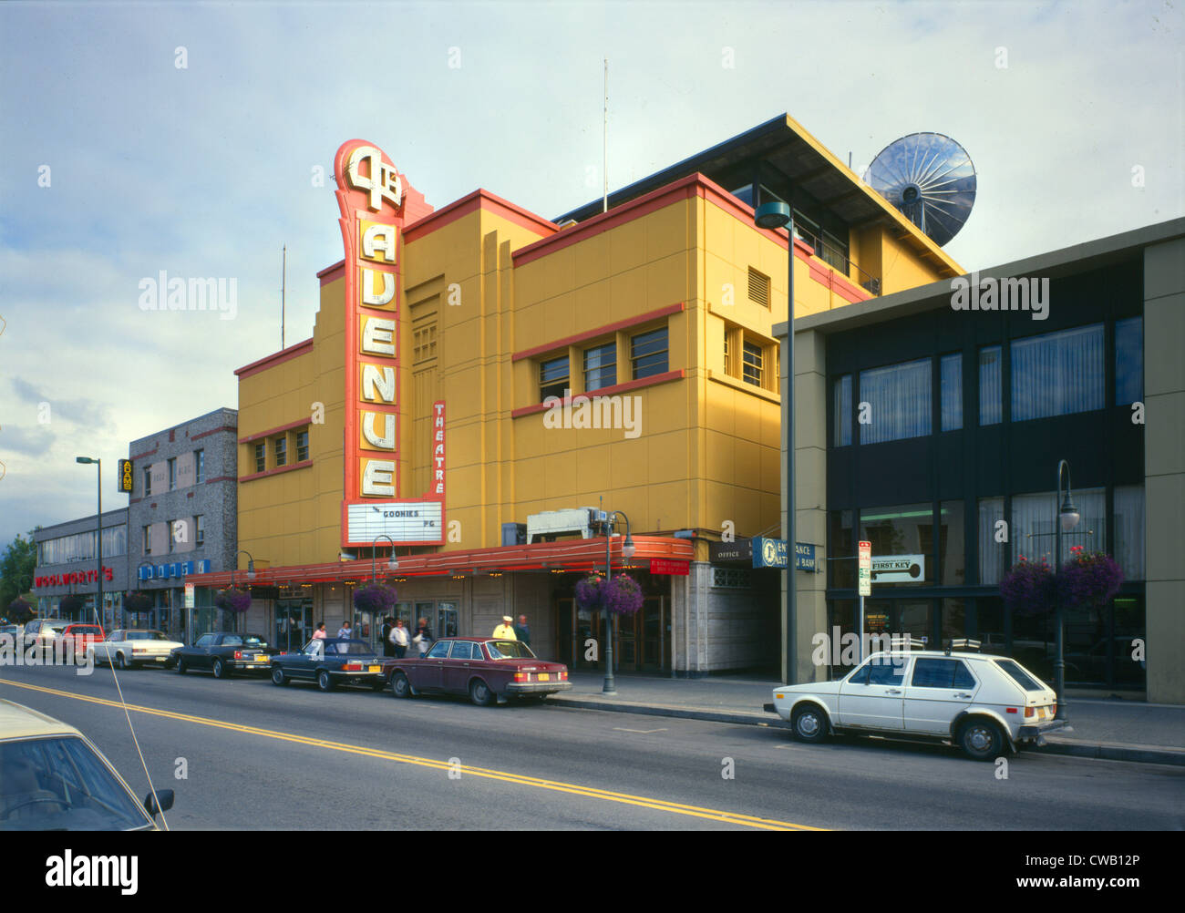 Cinéma, théâtre de la 4e Avenue, montrant les GOONIES, construit en 1947, 630 West Fourth Street, Anchorage, Alaska, Banque D'Images