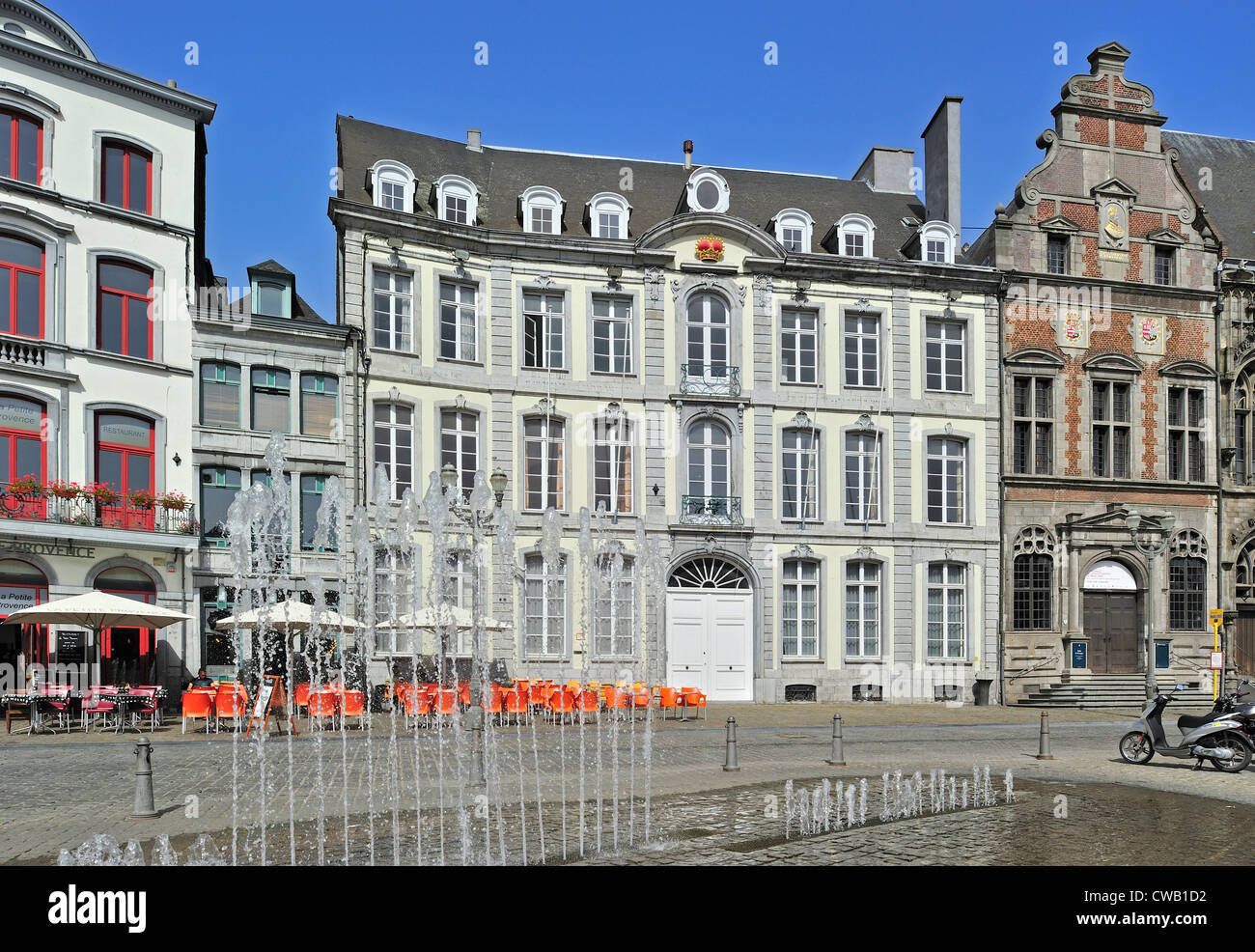 L'ancien hôtel de la Couronne à la Grand Place de Mons, Hainaut, Wallonie, Belgique Photo Stock