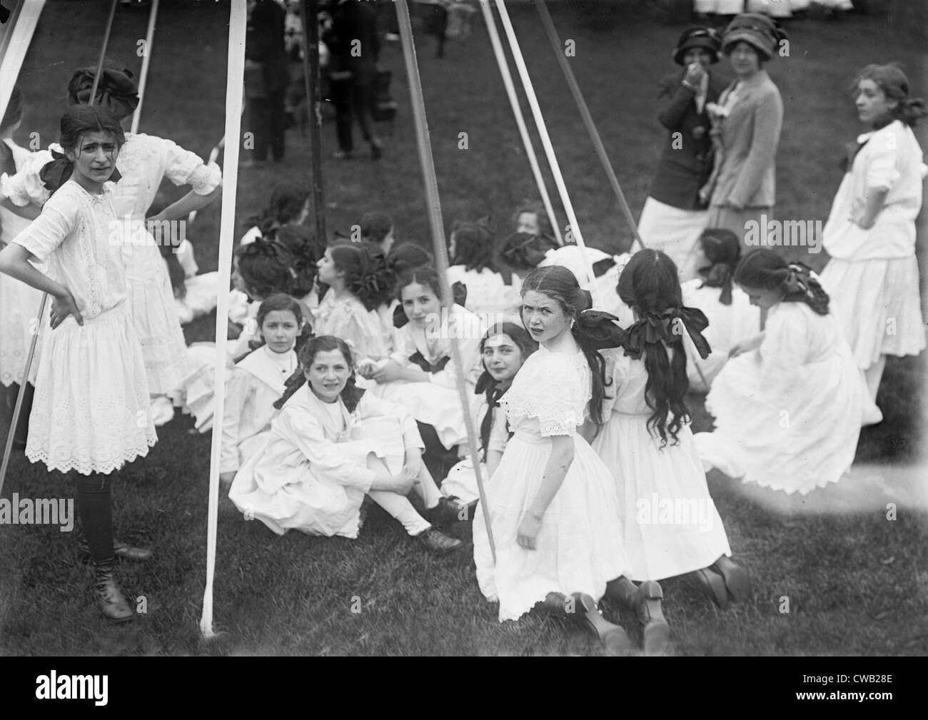 La ville de New York, les enfants le poteau dans Central Park, mai, vers les années 1910. Banque D'Images