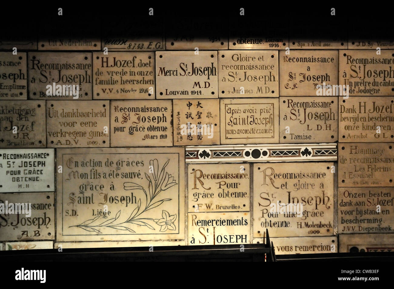 Leuven / Louvain, Belgique. Sint Antonius Kapel. Remerciant Plaques St Joseph Banque D'Images