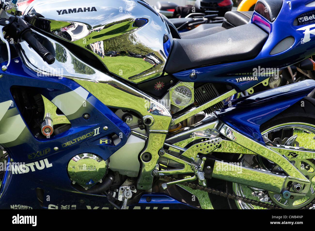 Chrome et custom YAMAHA R1. Détail moto sport Banque D'Images