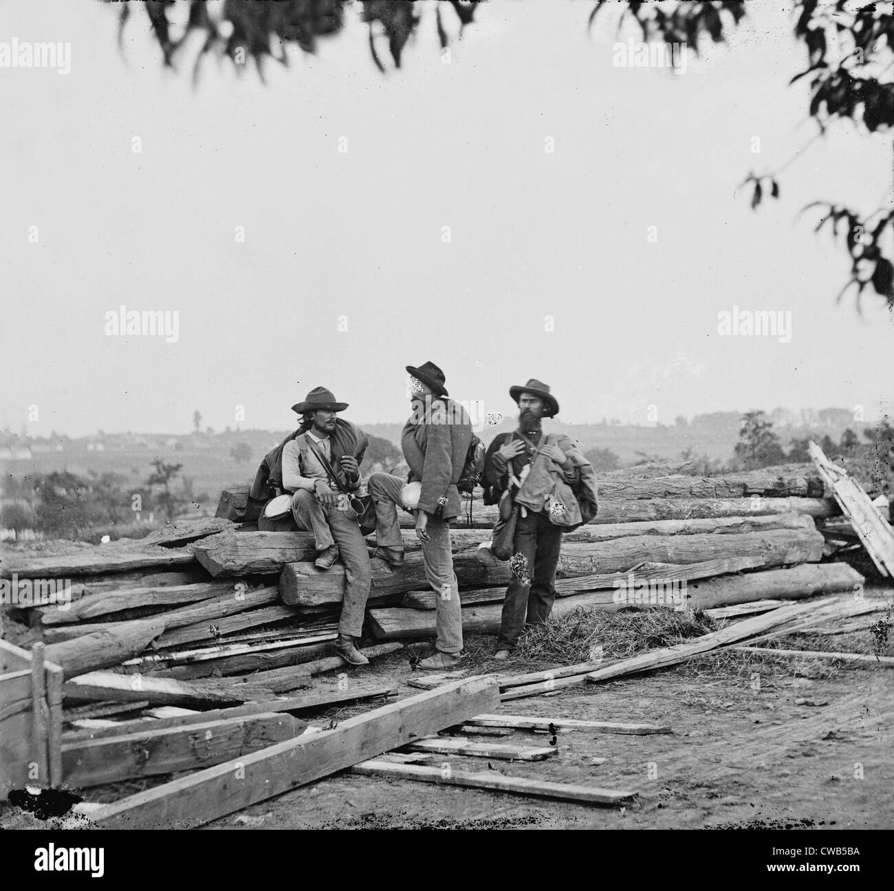La guerre civile, trois prisonniers confédérés, Gettysburg, Pennsylvanie, photographie, juin-juillet 1863. Banque D'Images
