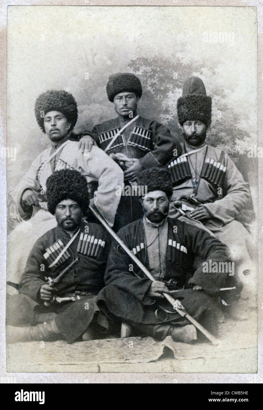 Cosaques tchétchène. Fête de mariage portrait de groupe carte de visite ca. 1870-1886 Banque D'Images