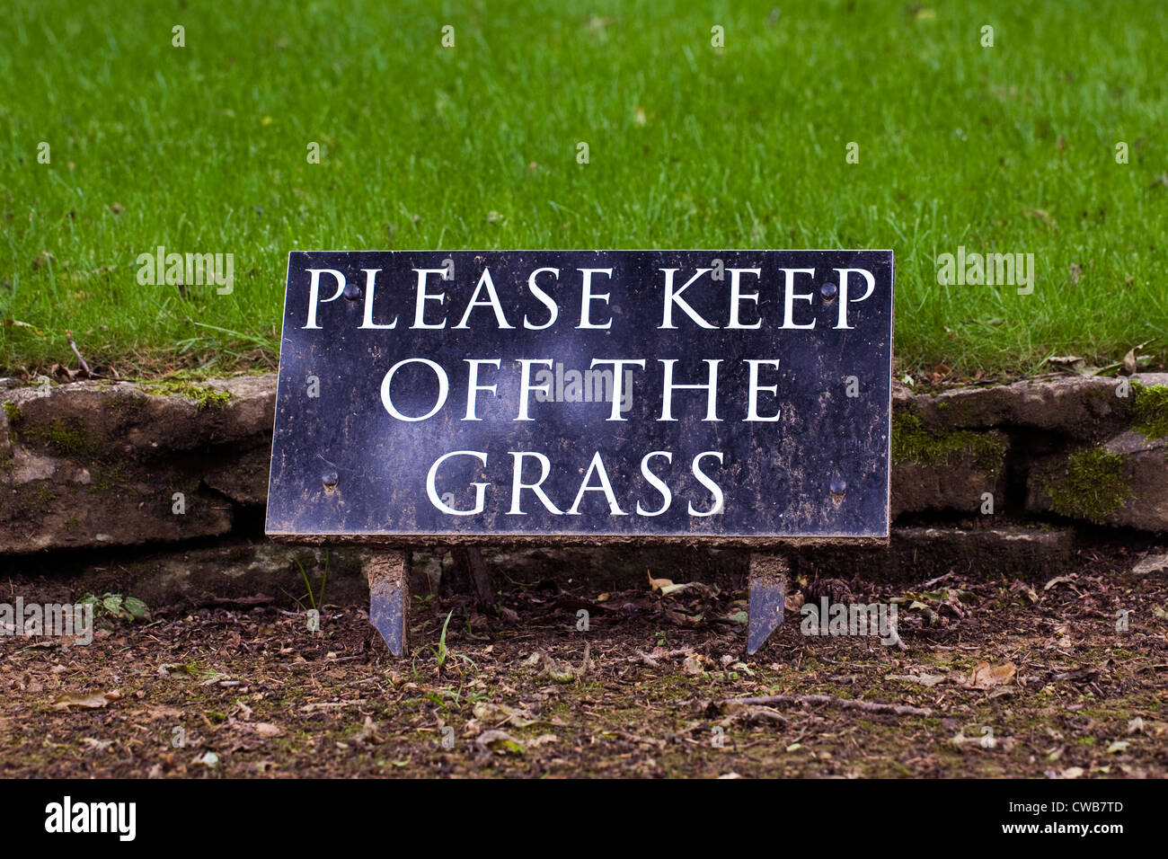 Ne pas marcher sur l'herbe signe. Banque D'Images