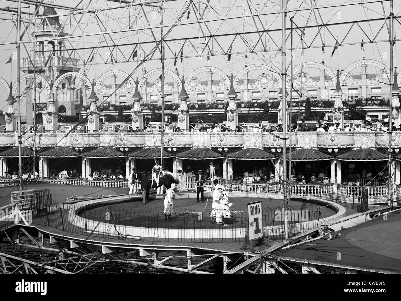 Anneaux de cirque, Luna Park, Coney Island, N.Y., ca. 1900 Banque D'Images