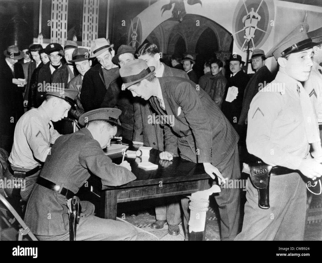 Chapeaux des années 1940 Banque d'images noir et blanc - Alamy