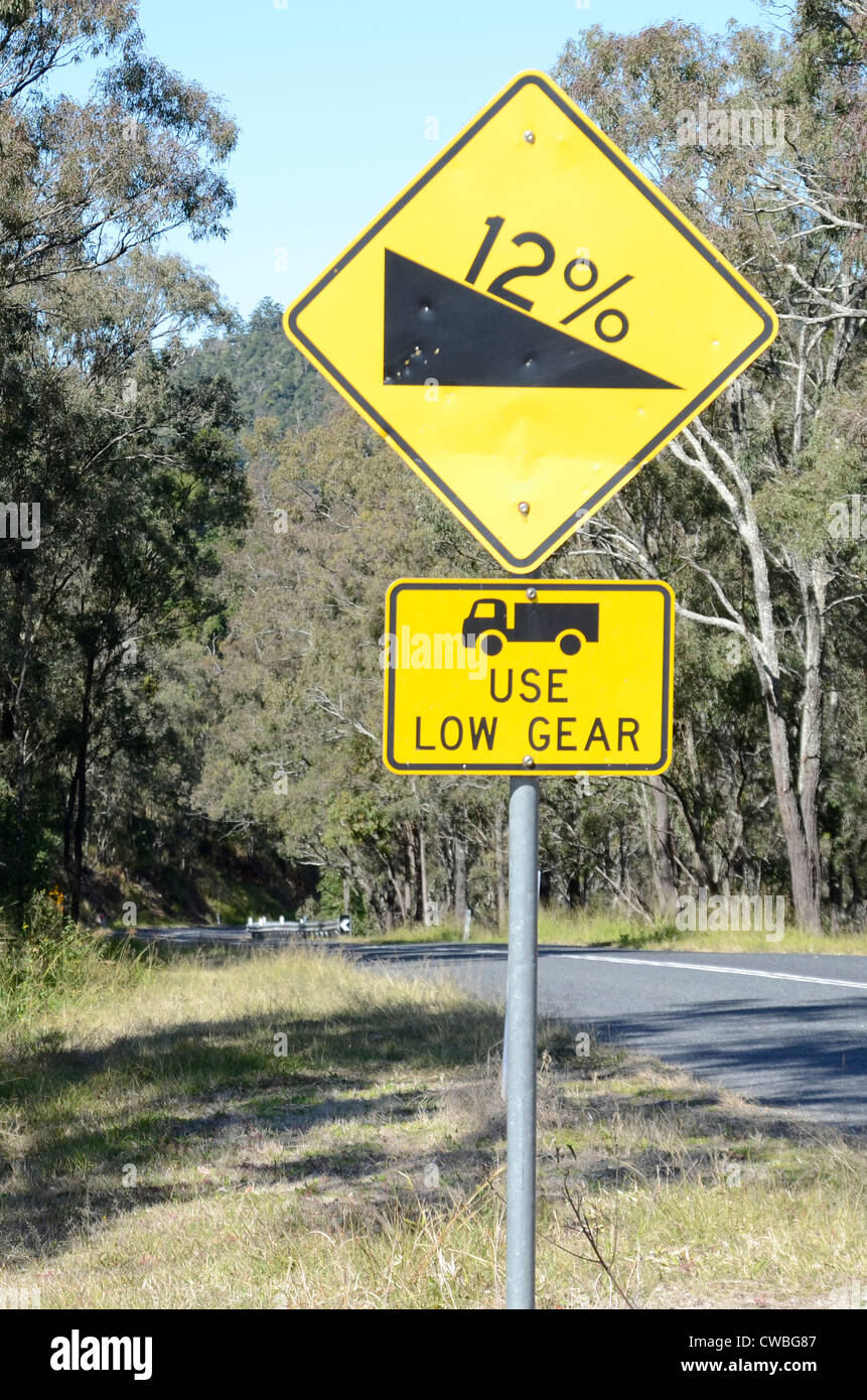 Panneau d'avertissement de la route. Pente raide. Queensland Australie Banque D'Images