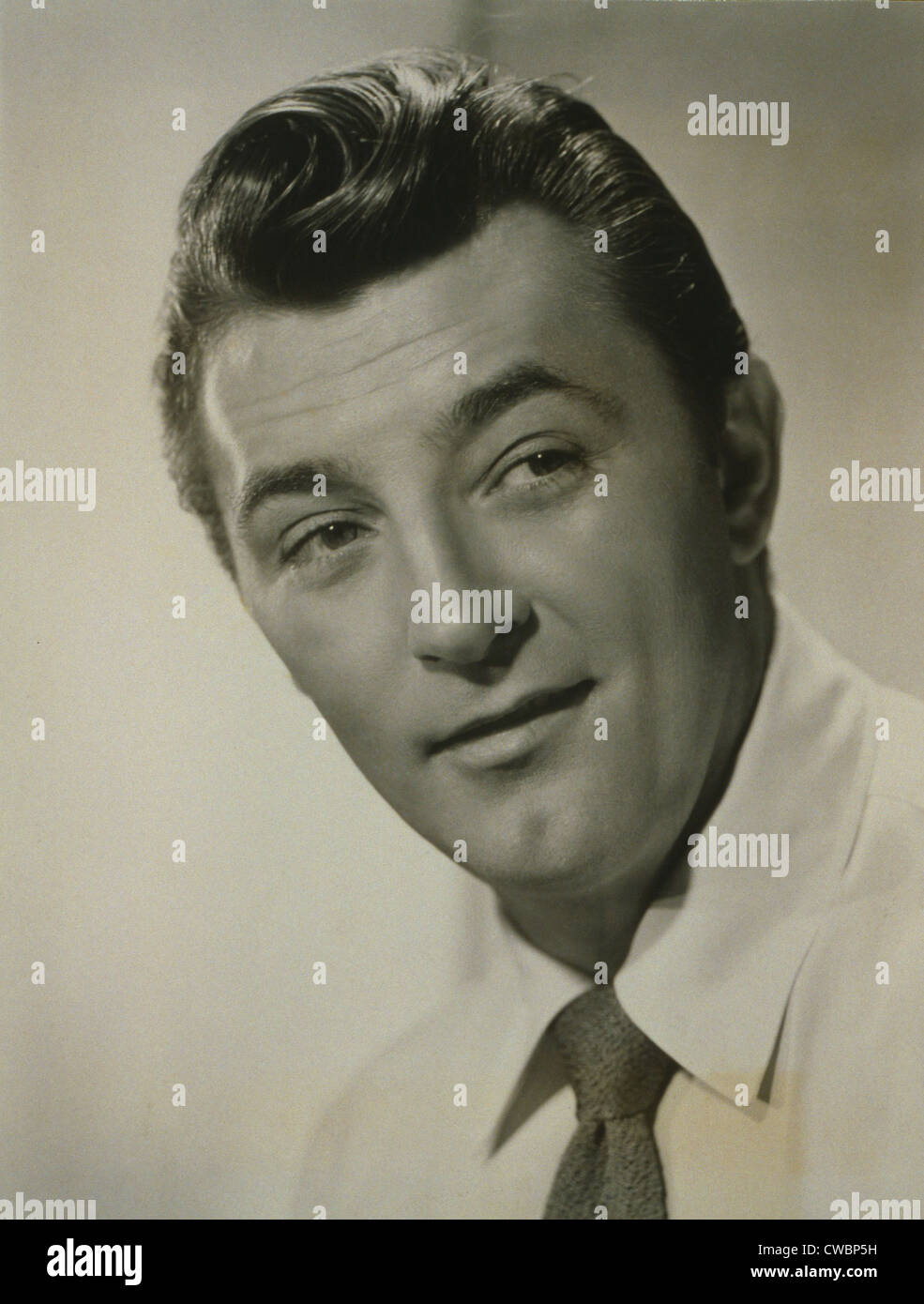 Robert Mitchum (1917-1997), acteur américain populaire dans Portrait publicitaire de 1952. Banque D'Images