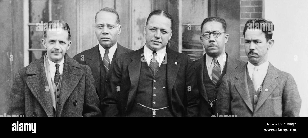 1933 photo des architectes de la stratégie juridique de la NAACP. De gauche à droite : Walter White, secrétaire exécutif ; Charles Houston, Banque D'Images