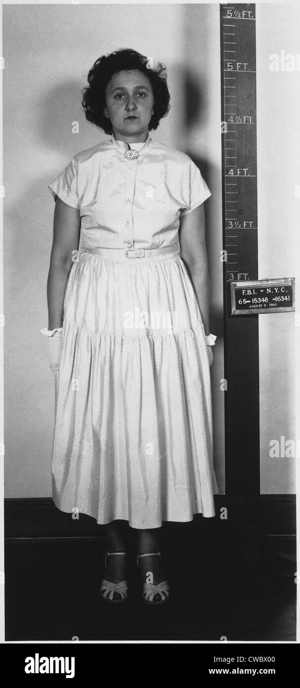 Reconnu coupable d'espionnage atomique Ethel Rosenberg dans un comité permanent mug shot. Banque D'Images