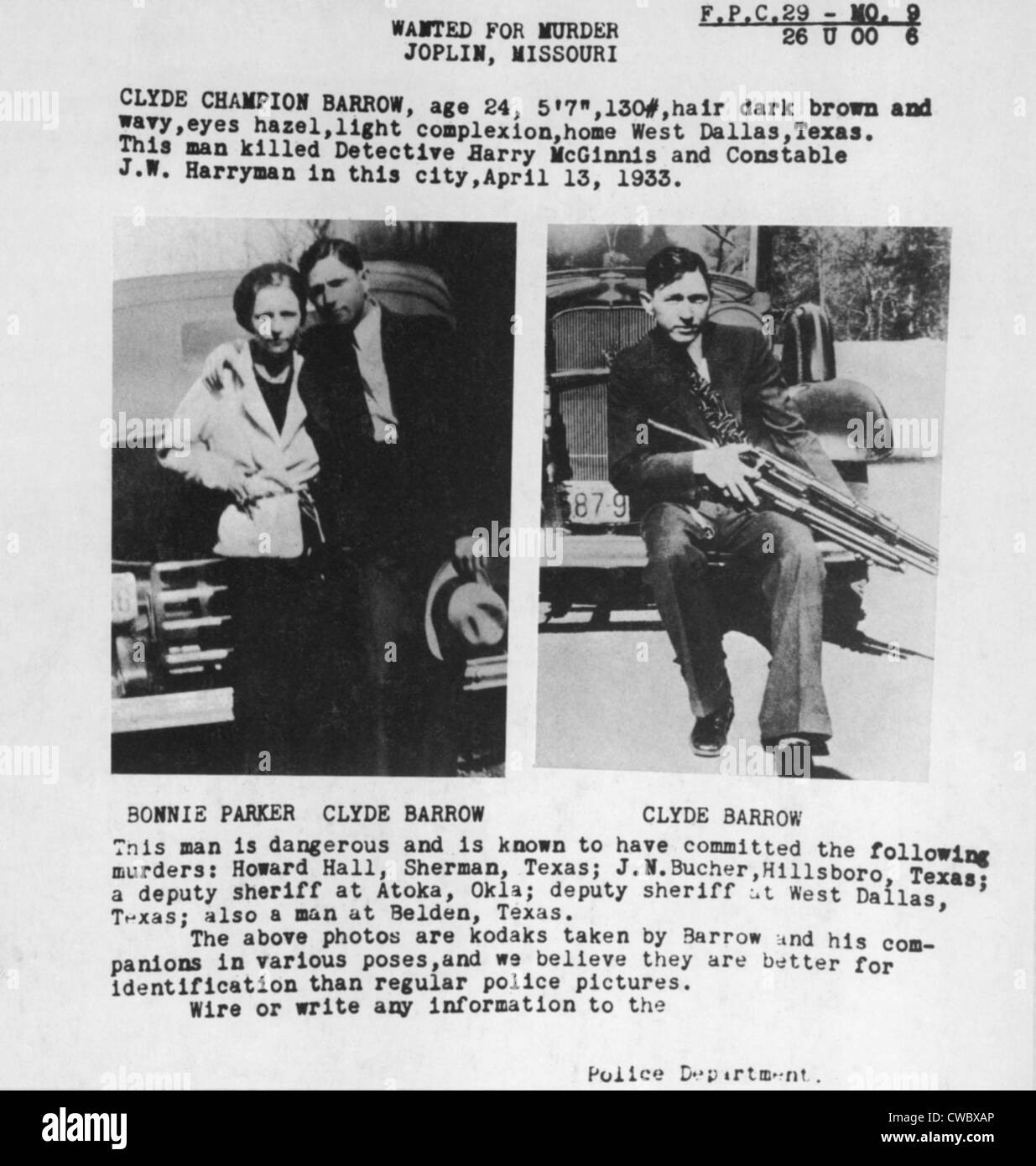 Un avis de recherche pour Bonnie et Clyde utilisé des photos personnelles lawmen trouvés dans une de leurs cachettes désertes. 1933. Banque D'Images