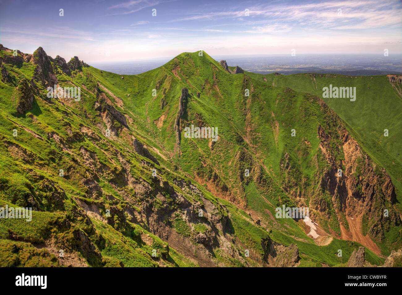 Paysage rocheux dans le Puy de Sancy qui est la plus haute montagne dans le Massif Central dans le centre de la France. Banque D'Images