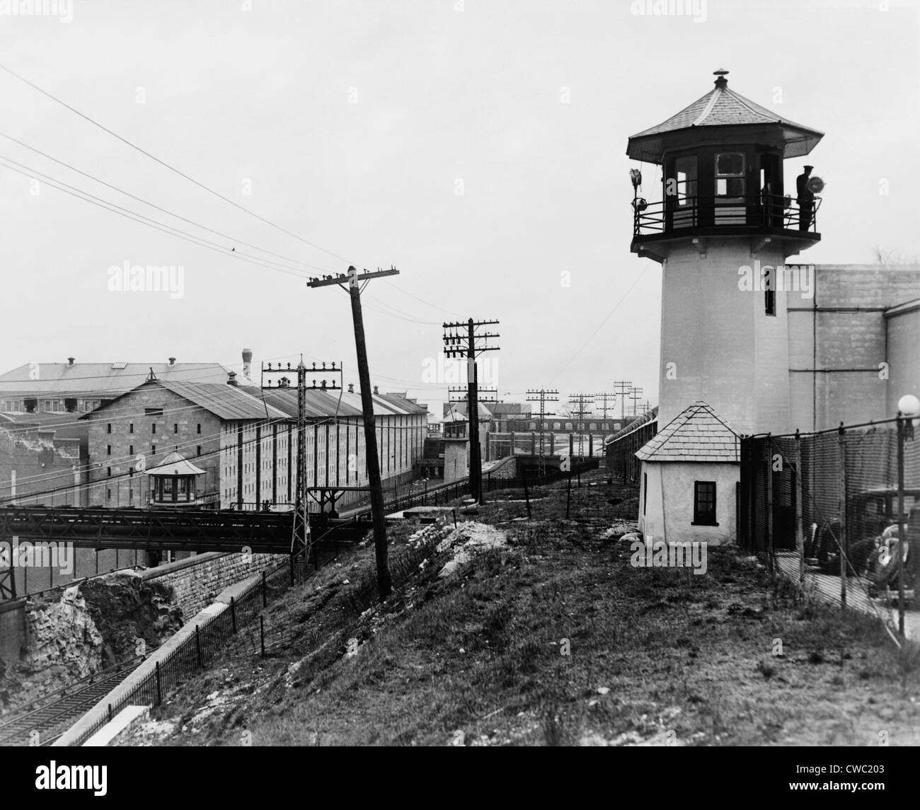 Vue extérieure de la prison de Sing Sing à Ossining New York montrant tour de garde et bloc de cellules. 1938. Banque D'Images