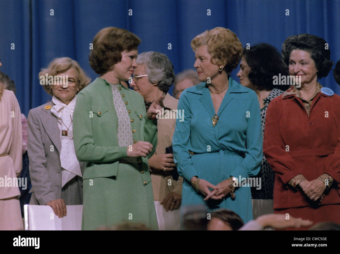 Premières Dames Rosalynn Carter avec Betty Ford et Ladybird Johnson à la Conférence nationale des femmes. Ils ont tous encouragé l'adoption Banque D'Images