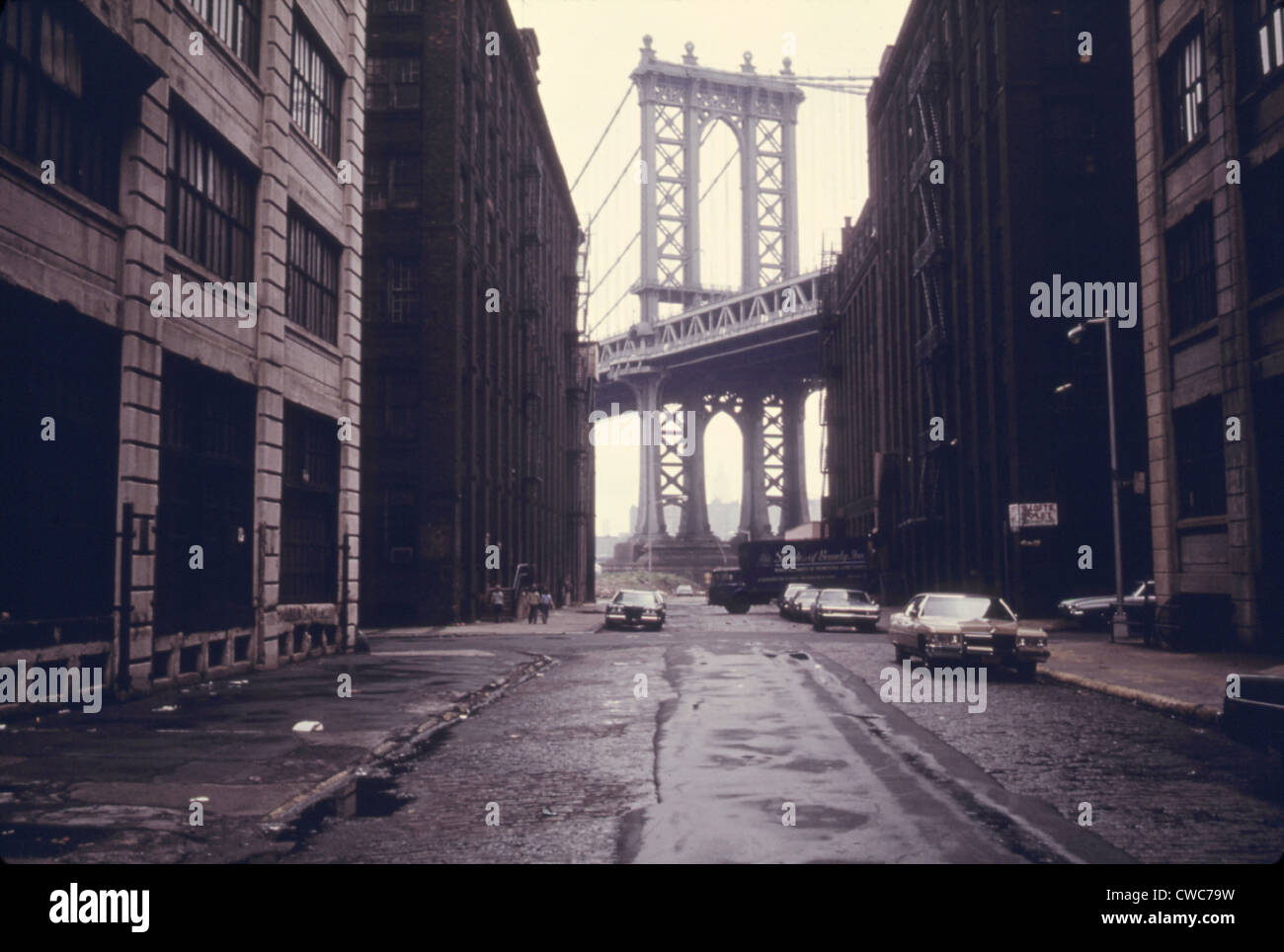 L'affichage classique de la tour du pont de Manhattan à Brooklyn. Juin 1974. Banque D'Images