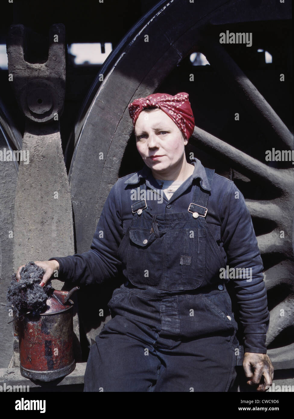 Marcella Hart, mère de trois enfants employés comme un essuie-glace à la rotonde ferroviaire. L'entrée de gamme d'essuie-glace sale job a été Banque D'Images