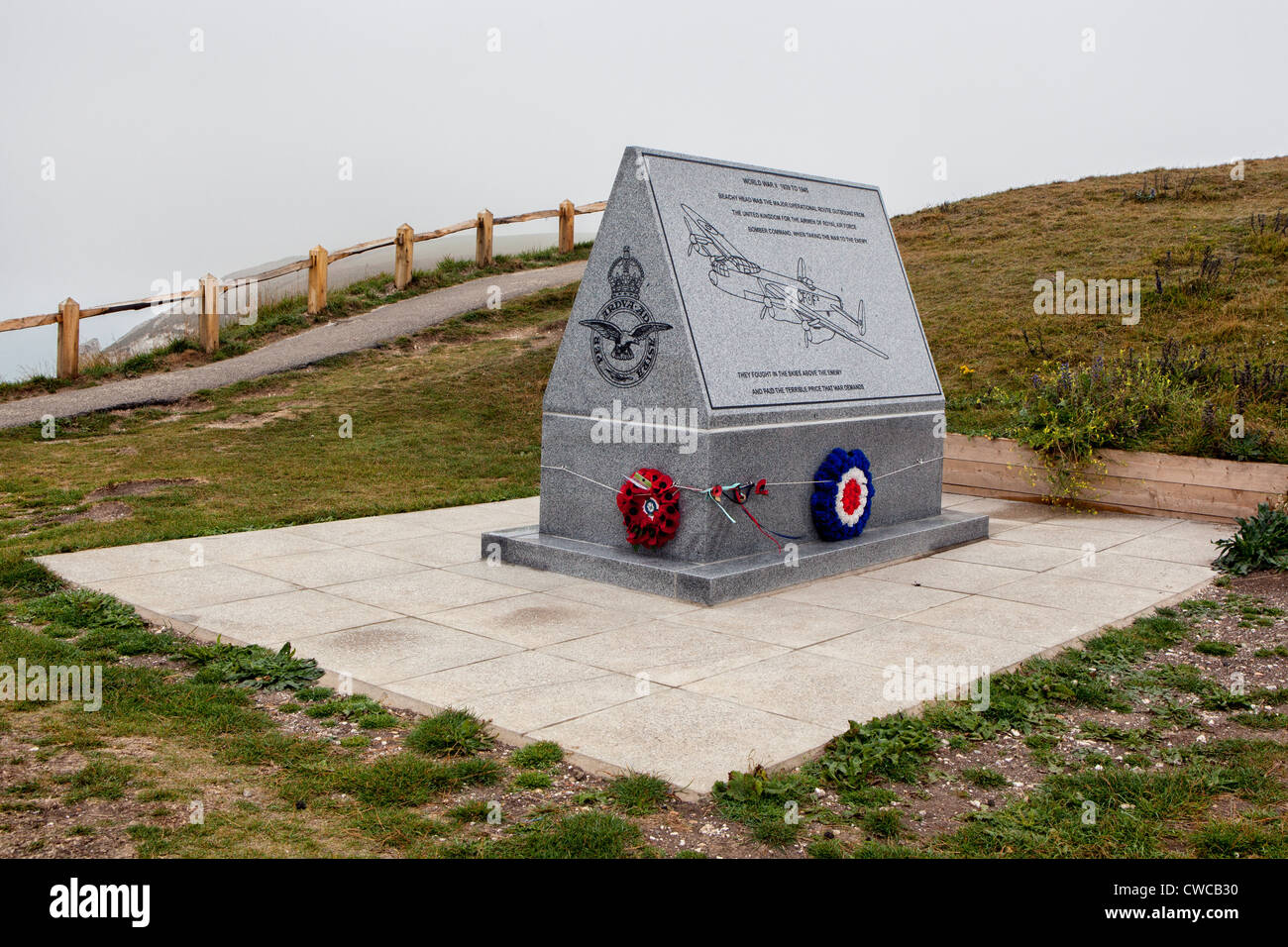 Monument à la Deuxième Guerre mondiale, les aviateurs du Bomber Command à Beachy Head, la plus haute falaise de craie en Angleterre Banque D'Images