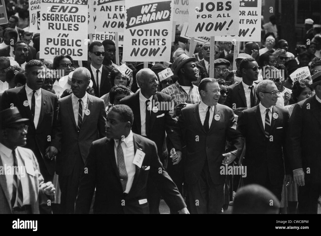 Mars 1963 sur l'État de Washington. Les dirigeants des droits civils à l'avant de la marche : Whitney Young, Roy Wilkins, A. Philip Randolph, Banque D'Images