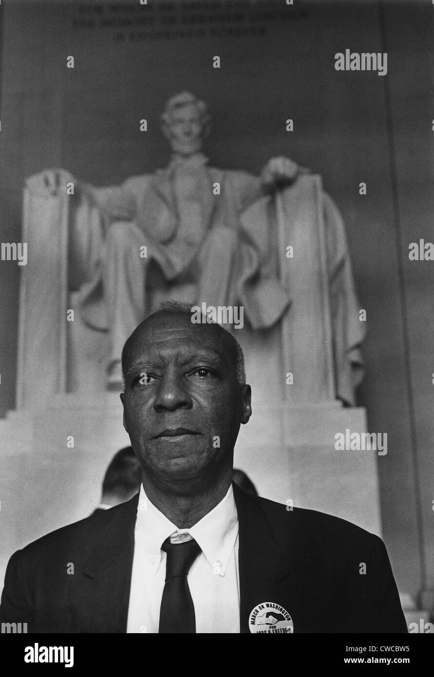 Mars 1963 sur l'État de Washington. A. Philip Randolph, vétéran des droits civils et du travail leader en face de la statue d'Abraham Lincoln. Banque D'Images