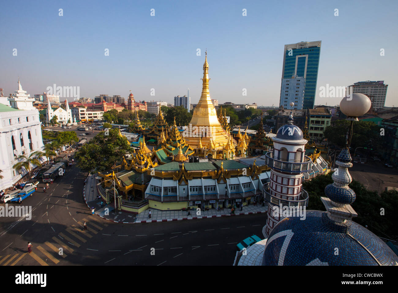 Sule Paya Temple bouddhiste à Yangon, Myanmar Banque D'Images
