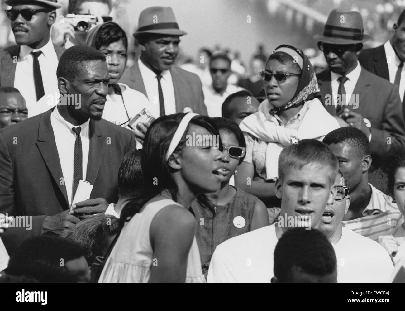 Joueur de basket-ball, Bill Russell (à gauche) à la manifestation de 1963 sur l'État de Washington. Le 28 août 1963. Banque D'Images