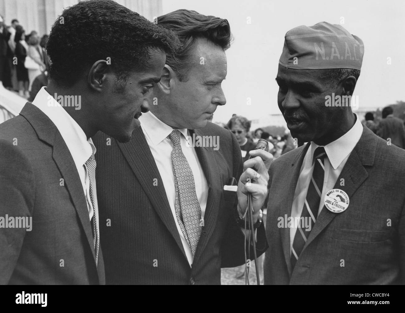 1963 Manifestation à Washington. Sammy Davis, Jr., avec Roy Wilkins, Secrétaire exécutif de l'Association Nationale pour la Banque D'Images
