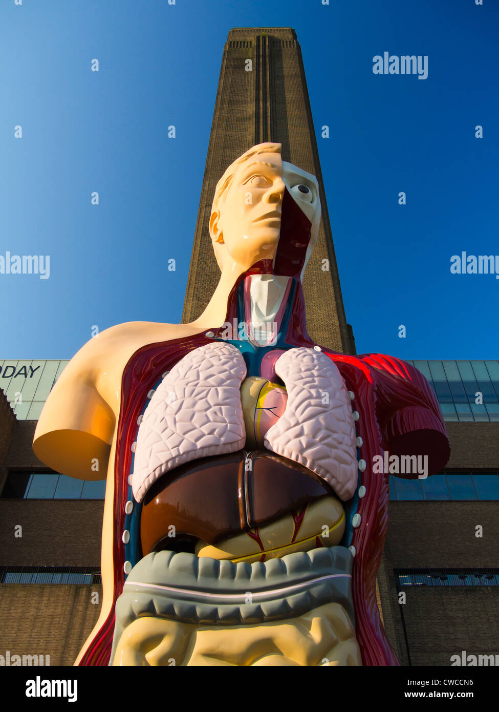 Damien Hirst - sculpture - Hymne à l'extérieur de la Tate Modern Gallery, London 3 Banque D'Images