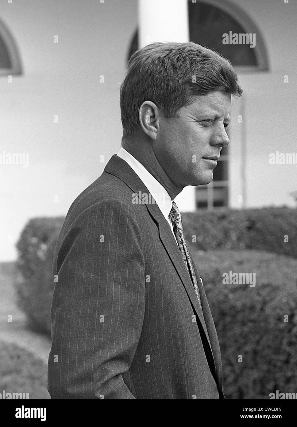 Le président John Kennedy à la Maison Blanche Rose Garden. Le 24 octobre 1961. Banque D'Images