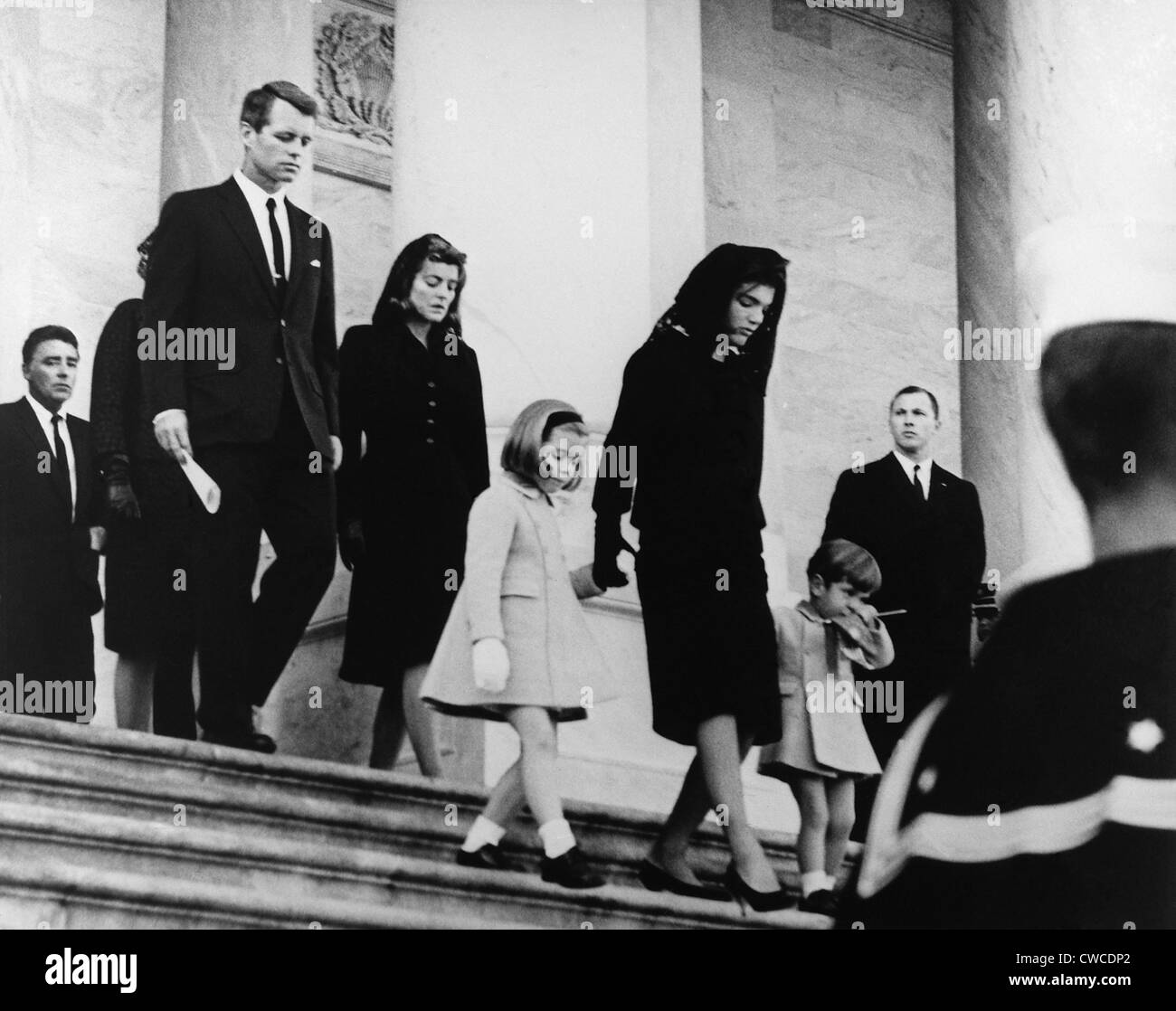 La famille du Président Kennedy quitte la capitale après une cérémonie funèbre. Caroline Kennedy, Jacqueline Kennedy, John F. Kennedy, Banque D'Images