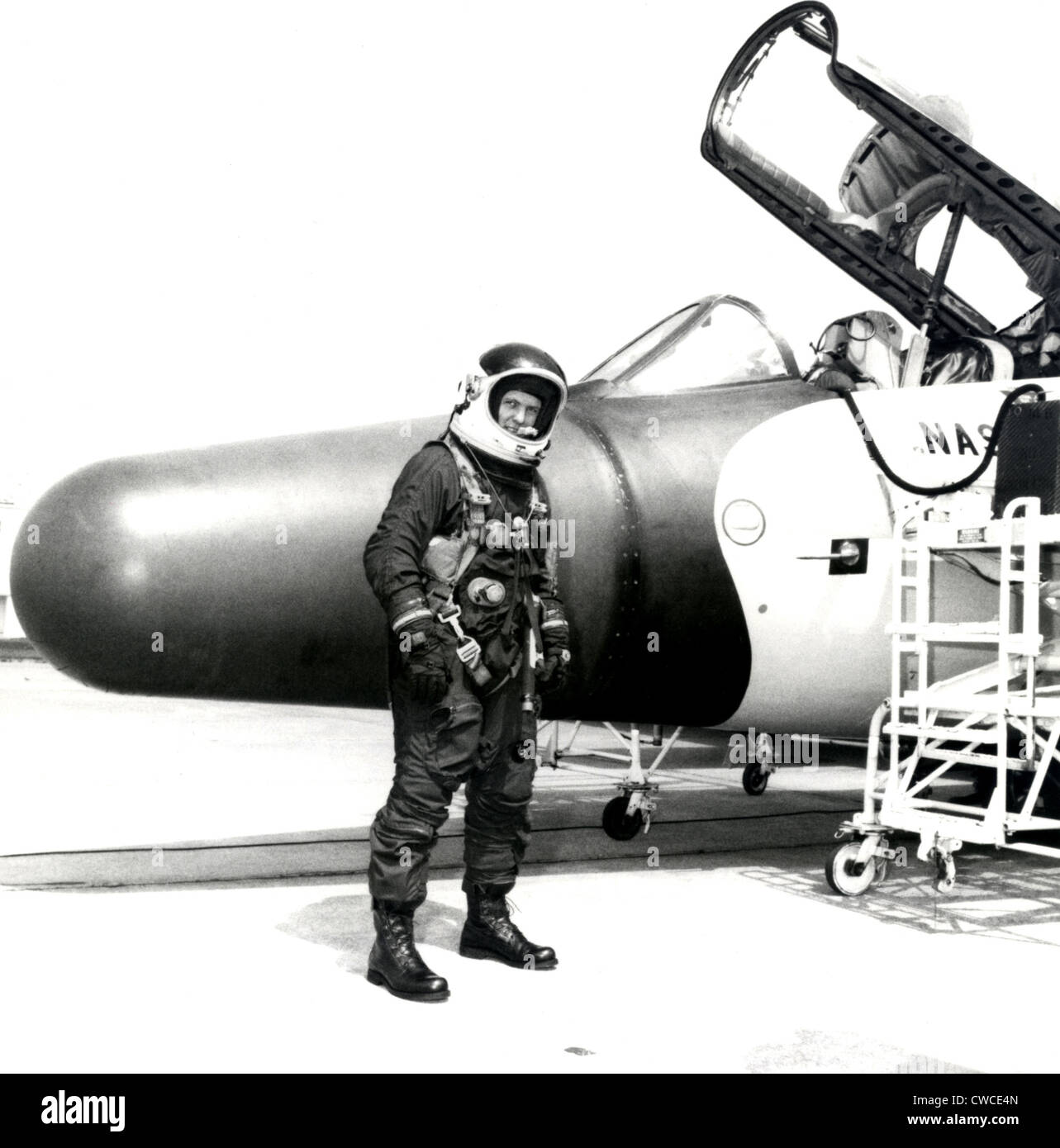 L'astronaute futur Sullivan, vêtu d'un costume de pression à haute altitude. Elle a établi le record de femmes d'une aviation américaine Banque D'Images