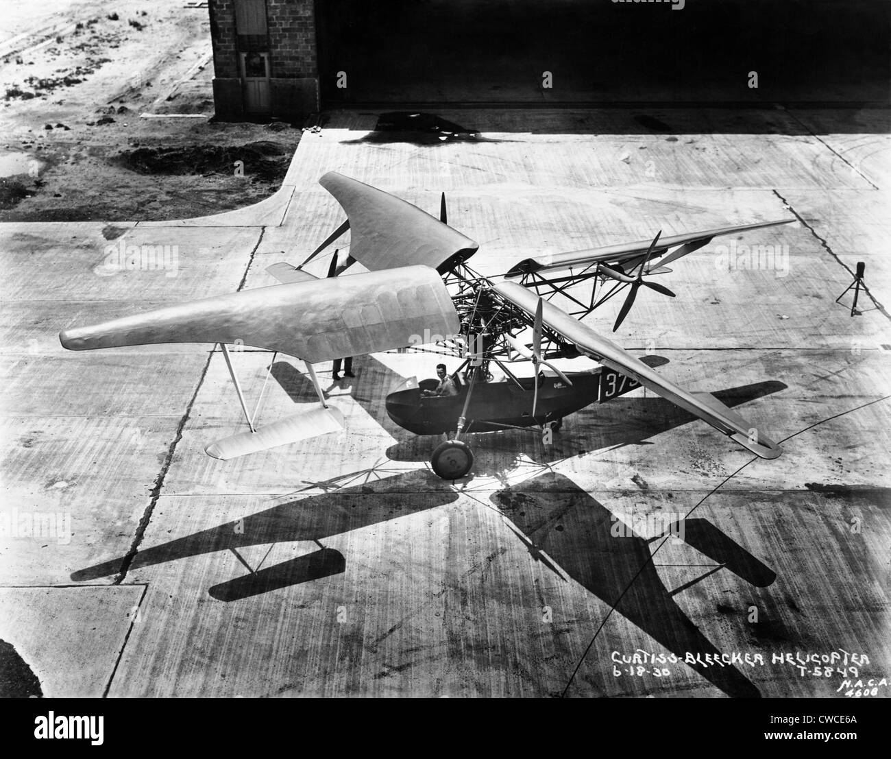 Début de l'hélicoptère. Curtiss plus funeste hélicoptère à Langley Air Force Base en juin 1930. Il a d'énormes rotors d'ailes attaché Banque D'Images