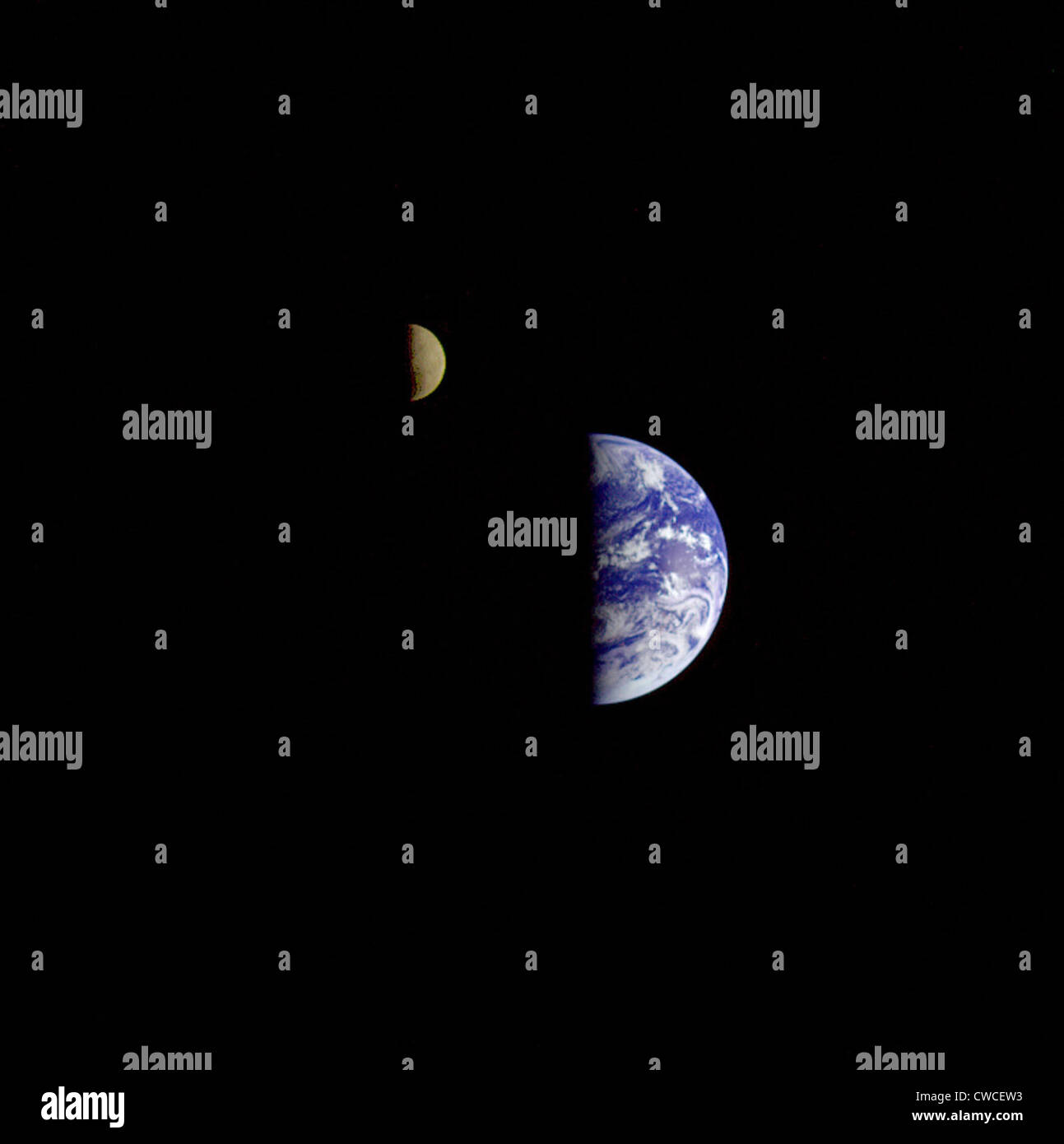 Ou A Ete Prise La Photo Lune La terre et la Lune dans un cadre photographique unique. Les images a été  prise par Voyager 1 lorsqu'il était de 7,25 millions de kilomètres de la  Terre Photo Stock - Alamy