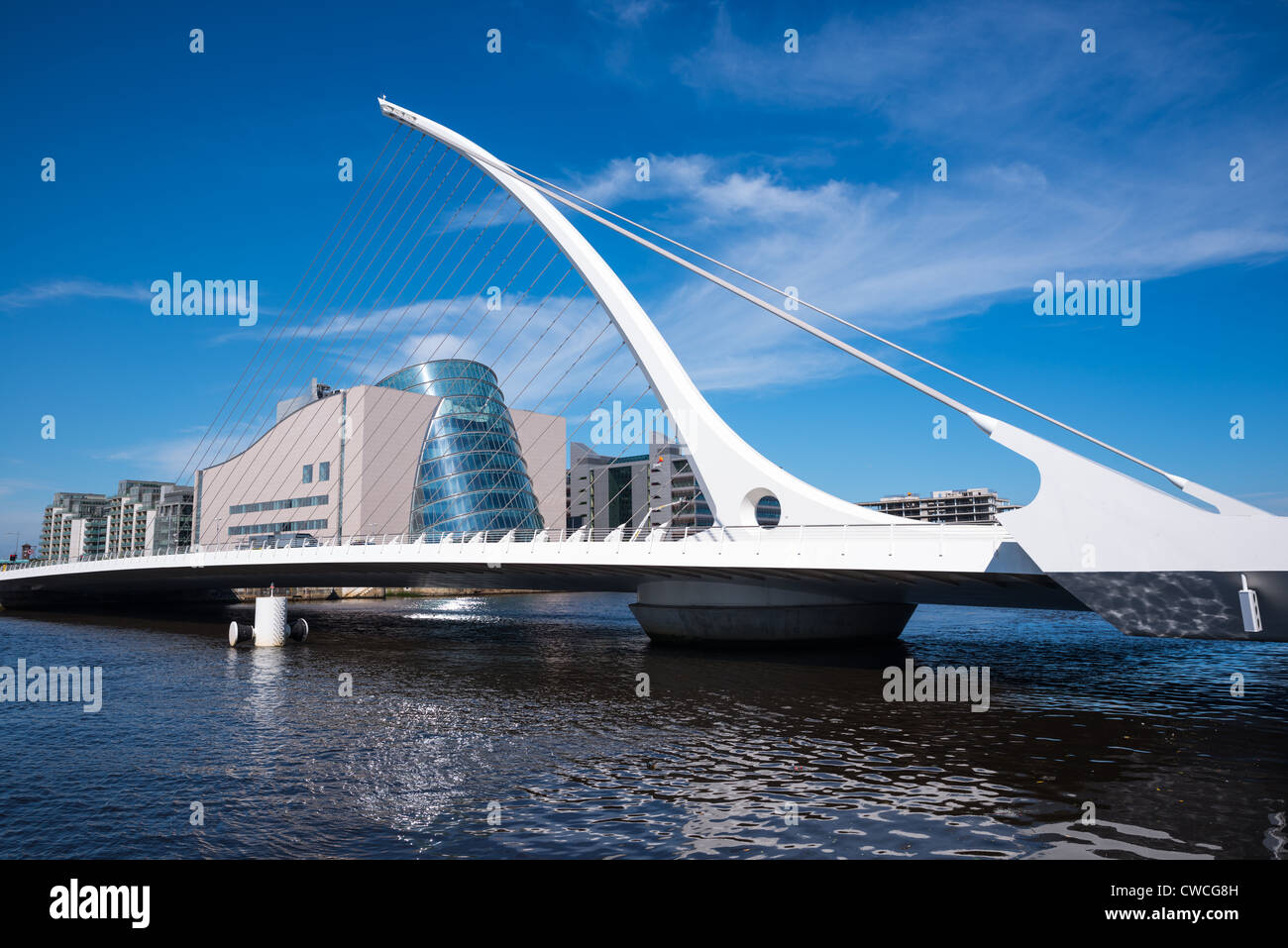 Samuel Beckett Bridge avec Irish Financial Services Centre, Dublin, République d'Irlande Banque D'Images