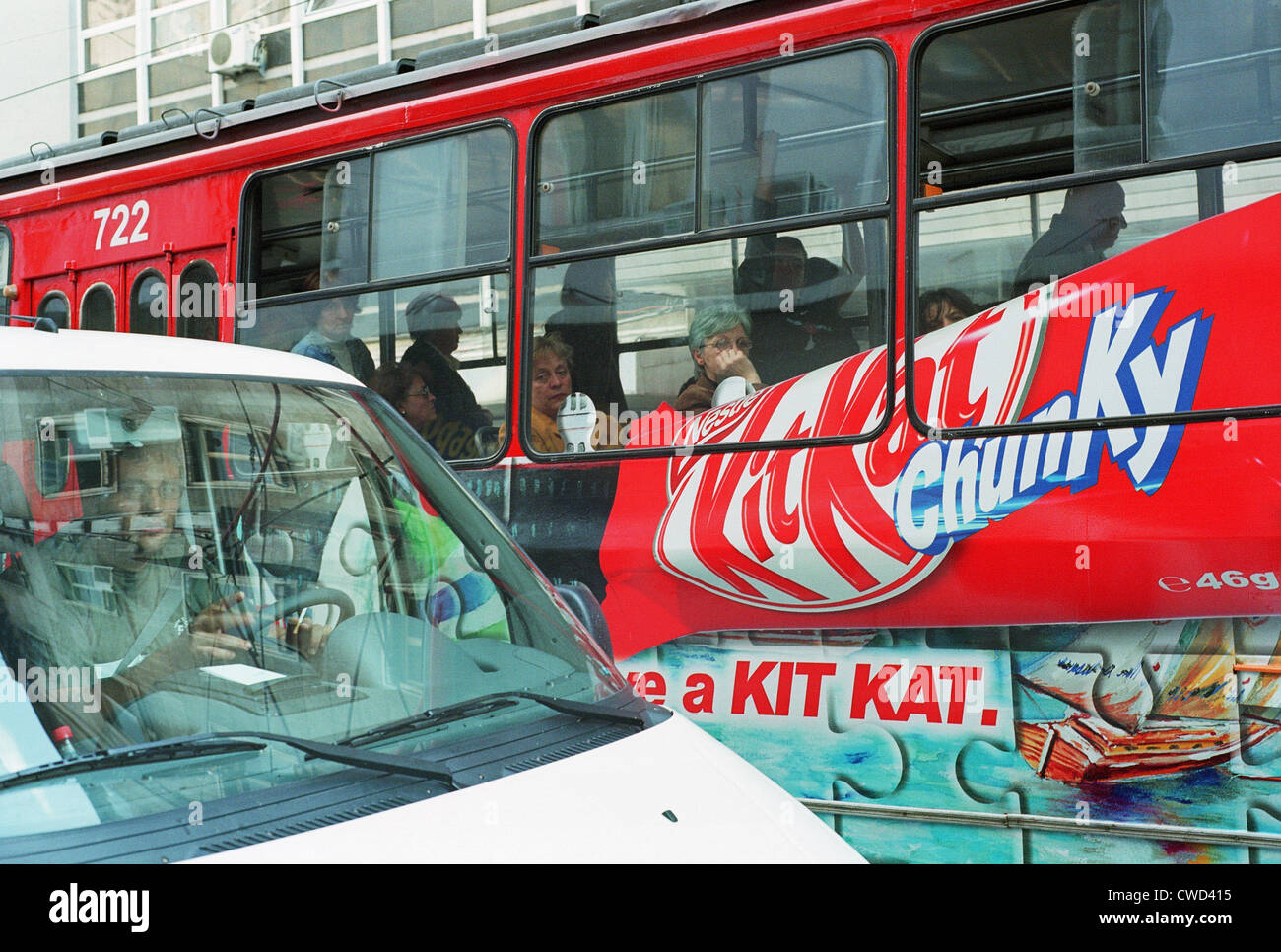 KitKat Chunky de publicité sur un tram à Sofia Banque D'Images